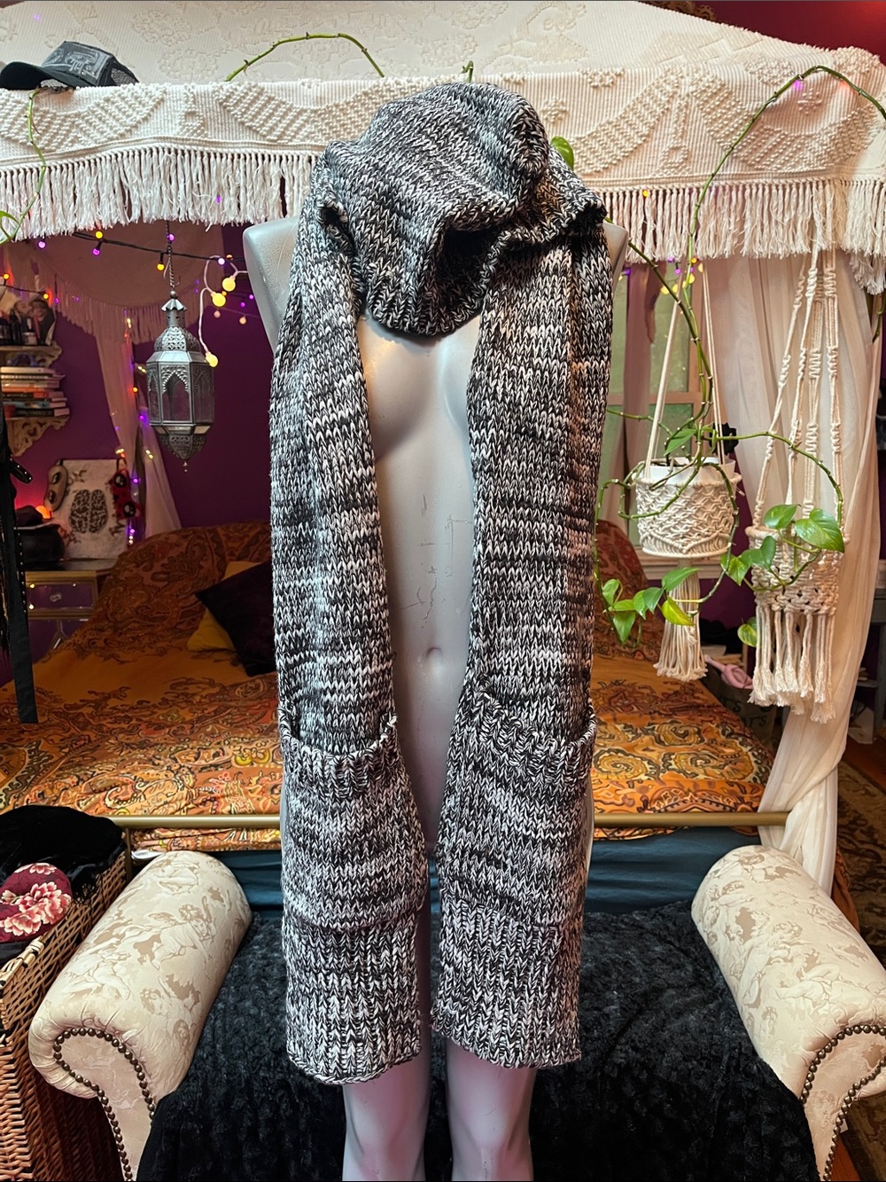 Vintage Y2K heathered marled white & black knit hooded scarf